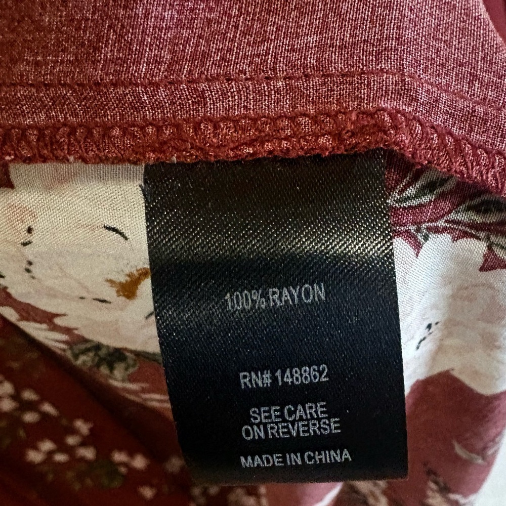 Torrid Emma Challis Floral Babydoll Blouse Size 2 Red Wine Button Front Top NWOT - Picture 8 of 14